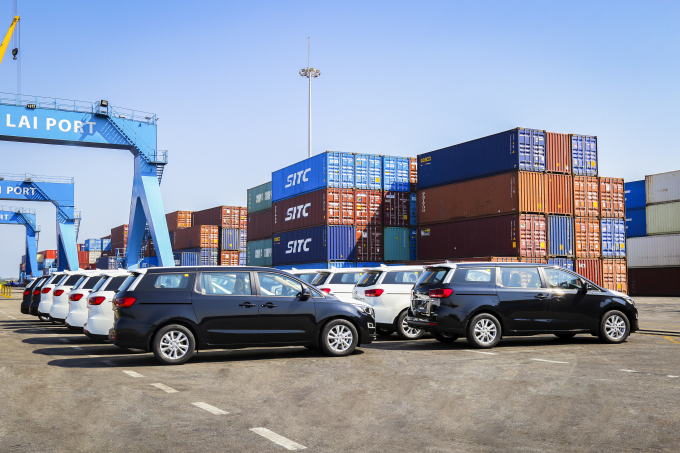 2. Xe Kia Grand Carnival 11 chỗ xuất khẩu sang Thá