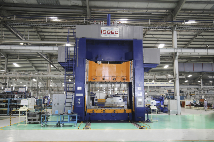 5. Máy ép CNC 1000 tấn