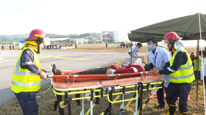 Sân bay Vân Đồn diễn tập tình huống khẩn nguy (2)