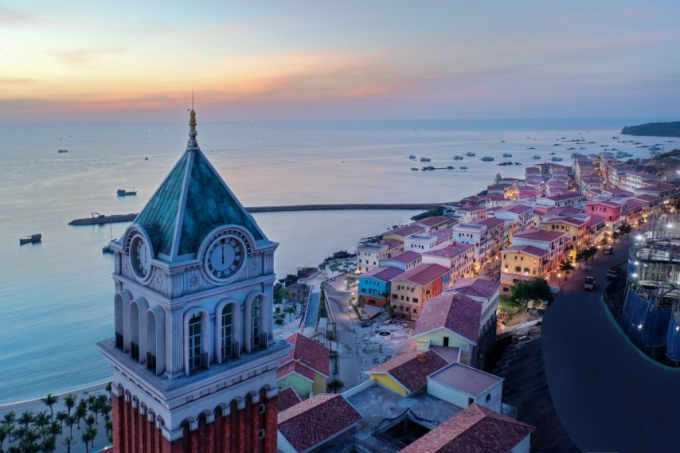 Anh 10_Thap dong ho tai Dia Trung Hai