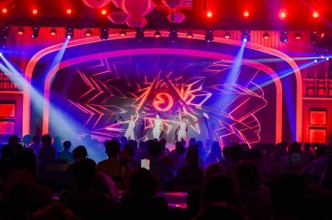 Những tiết mục văn nghệ sôi động làm nóng bầu khôn