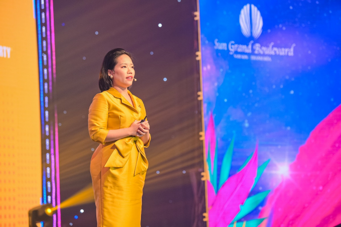 Đại diện Sun Property giới thiệu những ưu điểm vượ