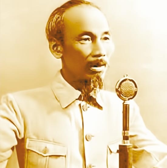 Chu tich Ho Chi Minh doc ban Tuyen ngon doc lap ng