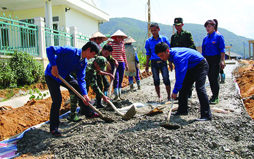 Đoàn viên, thanh niên xã Thu Lũm (huyện Mường Tè) 