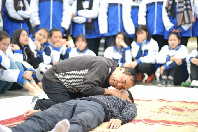 Theo giới chuyên gia y tế, sơ cứu người bị nạn rất