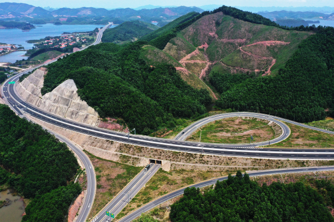 Cao toc Ha Long-van Don