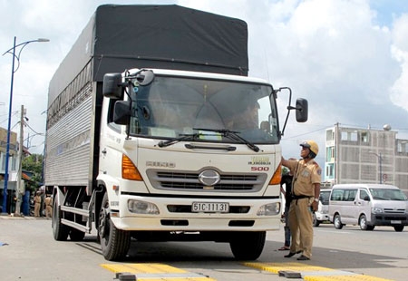 can-xe-kieu-moi-kiem-soat-tai-trong-xe