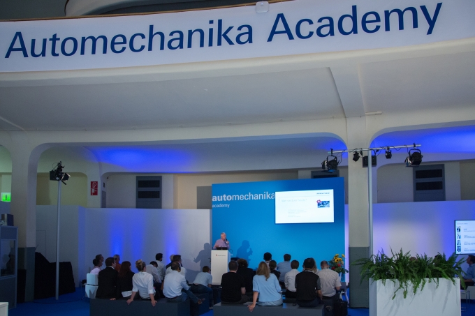 Automechanika trien lam o Duc 2