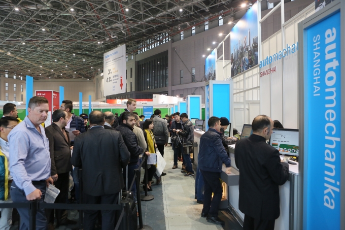 Automechanika trien lam thuong hai 3