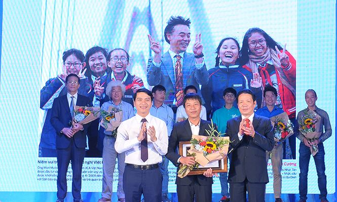 tien_phong_thi_anh_viet_nhat_10_cnmu