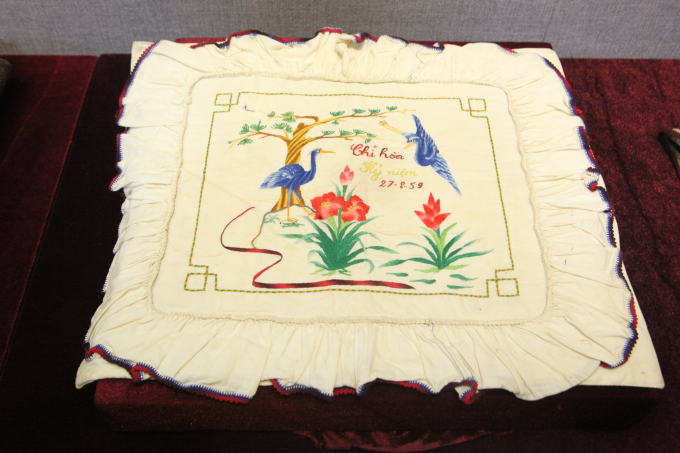 Áo gối. Chị em tù chính trị bị giam tại Nhà lao Ch