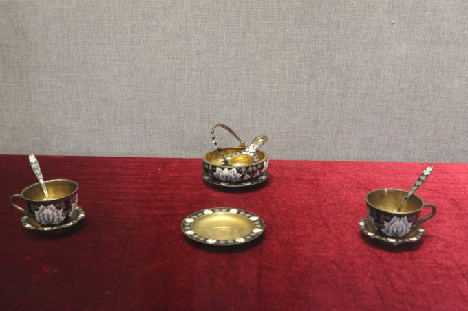 Bộ cà phê. Chủ tịch Vô-rô-si-lôp (Liên Xô cũ) tặng