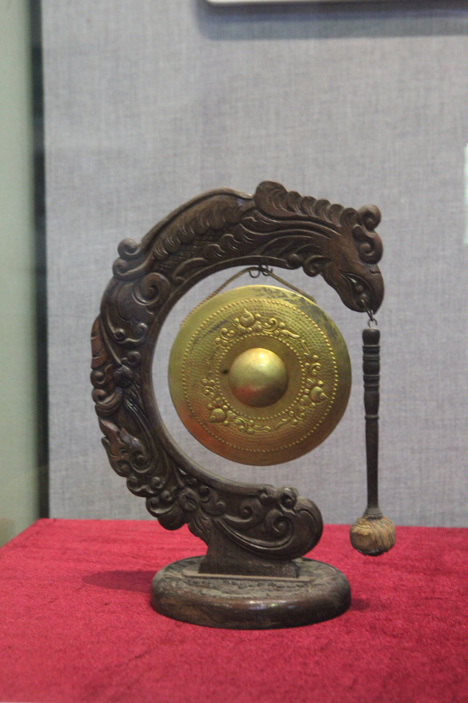 Cồng bằng đồng. Nhân dân Inđônêxia tặng Chủ tịch H