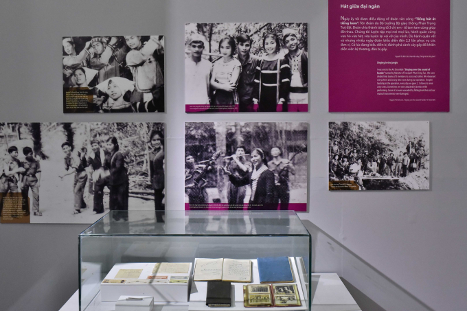 Một số hình ảnh tại buổi khai mạc triển lãm Kiêu h