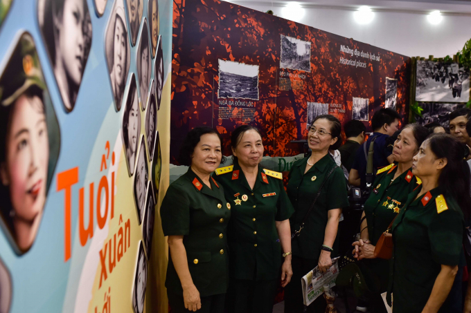 Những nữ chiến sĩ Trường Sơn xúc động khi cùng ôn 