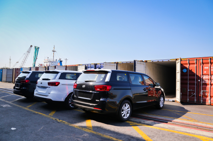 Thaco xuat khau xe KIA SEDONA (2)