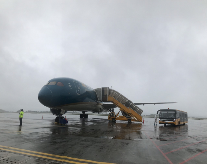 Ảnh 1 - Hai chuyến bay đưa người Việt trở về từ Nh