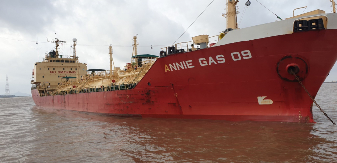 B3328B59-D8A2-418E-868F-BFE8769281A0.