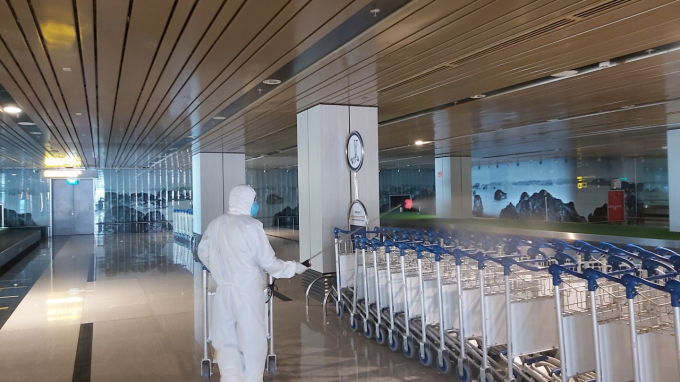 Sân bay được phun xịt khử trùng thường xuyên (5)
