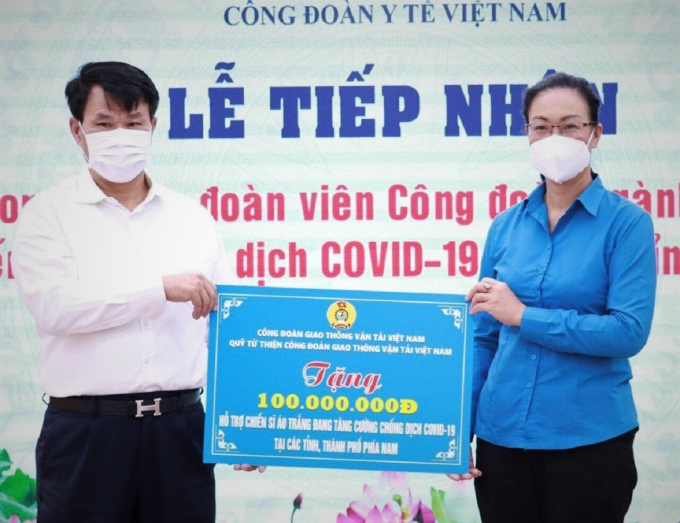 img-bgt-2021-cong-doan-gtvt-trao-ung-ho-100-tr-nha