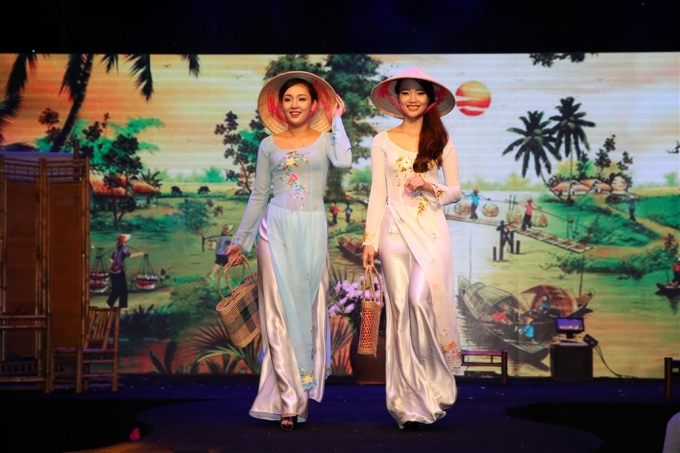 ao dai cach tan - asia park