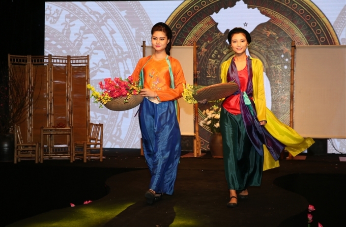 áo tứ thân - trinh dien ao dai asia park