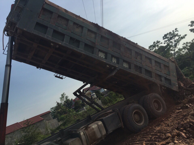 Xe 98C-04884 phải hạ tải tại chỗ và xử lý cắt ngay