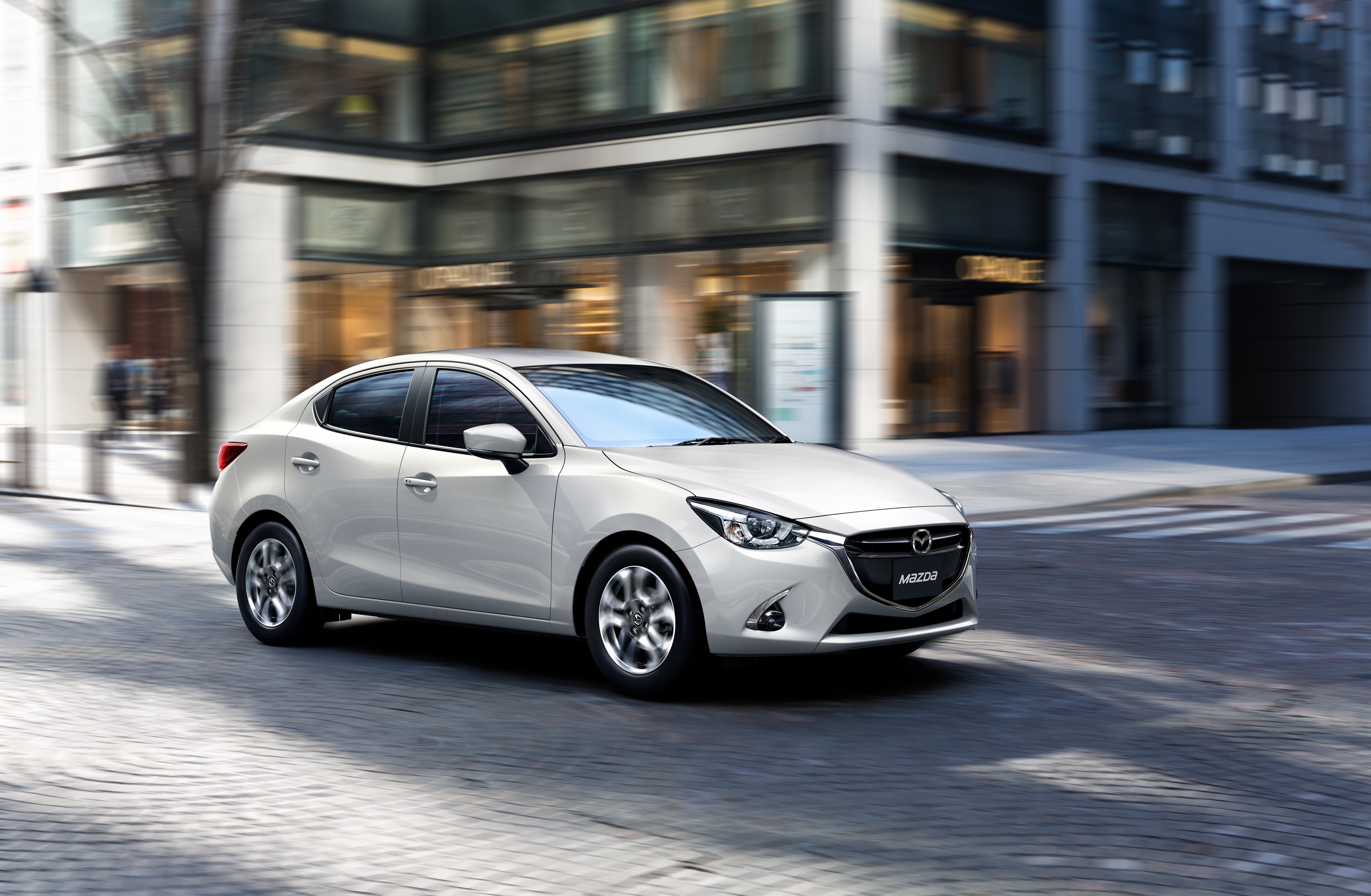 Mazda2 Sedan trắng