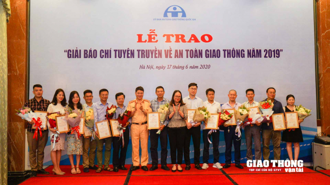 Tạp chí GTVT đoat 2 giải thưởng Báo chí viêt về ATGT - Ảnh 1.