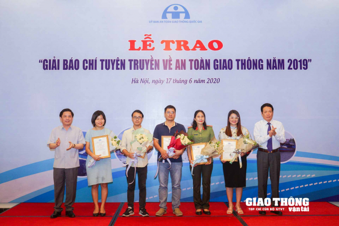Tạp chí GTVT đoat 2 giải thưởng Báo chí viêt về ATGT - Ảnh 6.