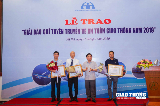 Tạp chí GTVT đoat 2 giải thưởng Báo chí viêt về ATGT - Ảnh 8.