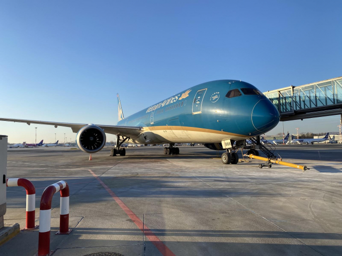 Tàu bay Vietnam Airlines đón công dân ở Wawsaw, Ba