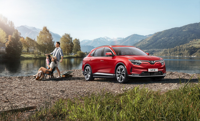 Hai mẫu xe điện cao cấp nhất đã bắt đầu mở cửa cho người tiêu dùng Canada đặt mua. 