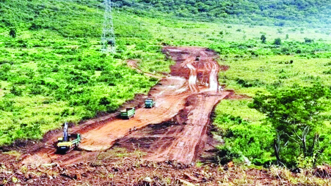 Thi công cao tốc Cam Lâm - Vĩnh Hảo.