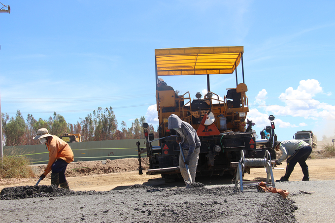 Các nhà thầu tập trung nhân lực, máy móc để đẩy nhanh tiến độ dự án