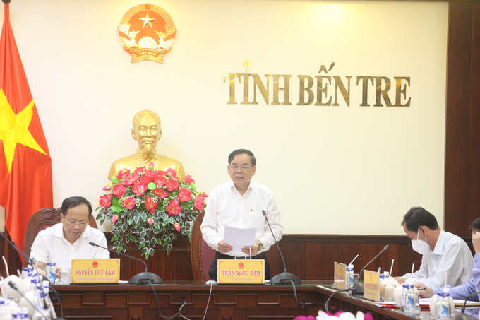 Lãnh đạo tỉnh Bến Tre phát biểu tại cuộc làm việc chiều 17/2 với đoàn công tác của Bộ GTVT về công tác giải phóng mặt bằng dự án cầu Rạch Miễu 2