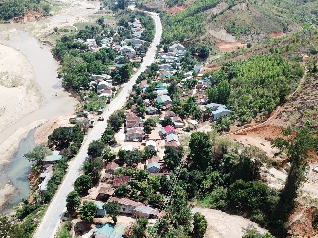 Khu vực đấu nối trái phép của mỏ đá Thạch Anh Sa tại tại km1442+543 đường HCM