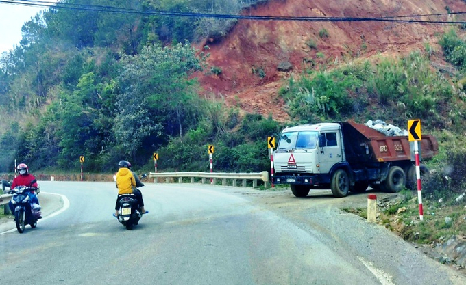 Tiềm ẩn nhiều nguy cơ tai nạn từ các điểm đấu nối trên tuyến đường HCM
