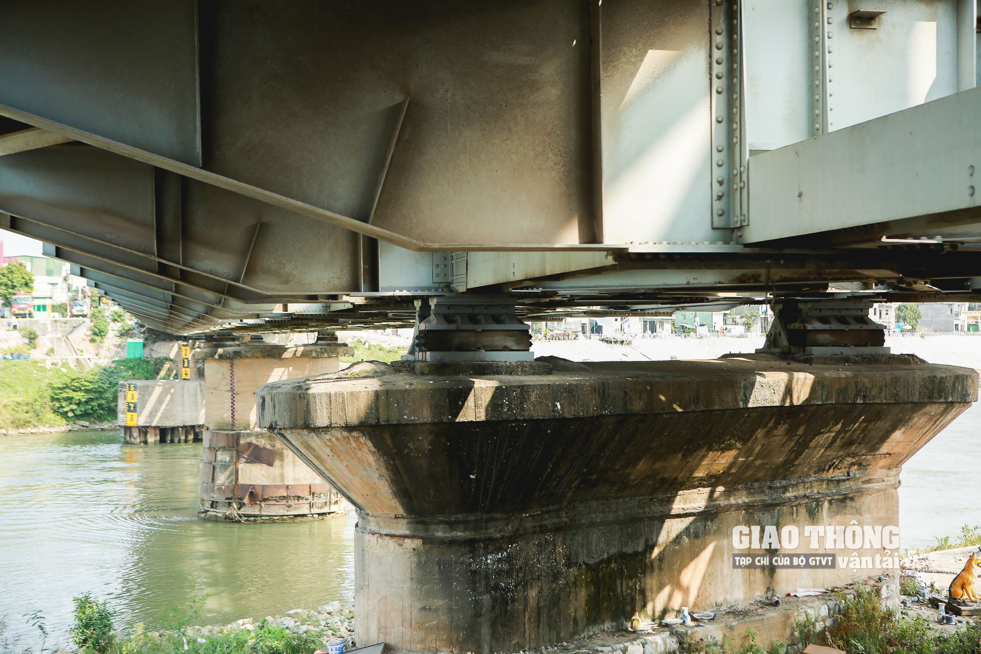 Theo Ban Quản lý dự án 6 (Bộ GTVT), dự án sẽ tiến hành đầu tư xây dựng mới cầu đường sắt Đuống về phía thượng lưu cách cầu hiện hữu 16,5m và xây dựng mới cầu đường bộ theo quy hoạch để tách cầu đường bộ ra khỏi đường sắt. Sau khi hoàn thành xây dựng 2 cây cầu mới, cầu Đuống hiện nay sẽ bị dỡ bỏ.