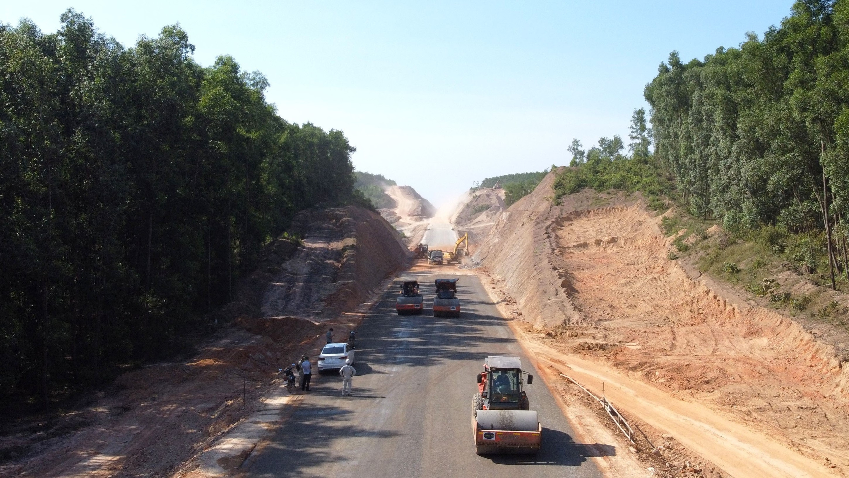 Thi công cao tốc Cam Lộ - La Sơn