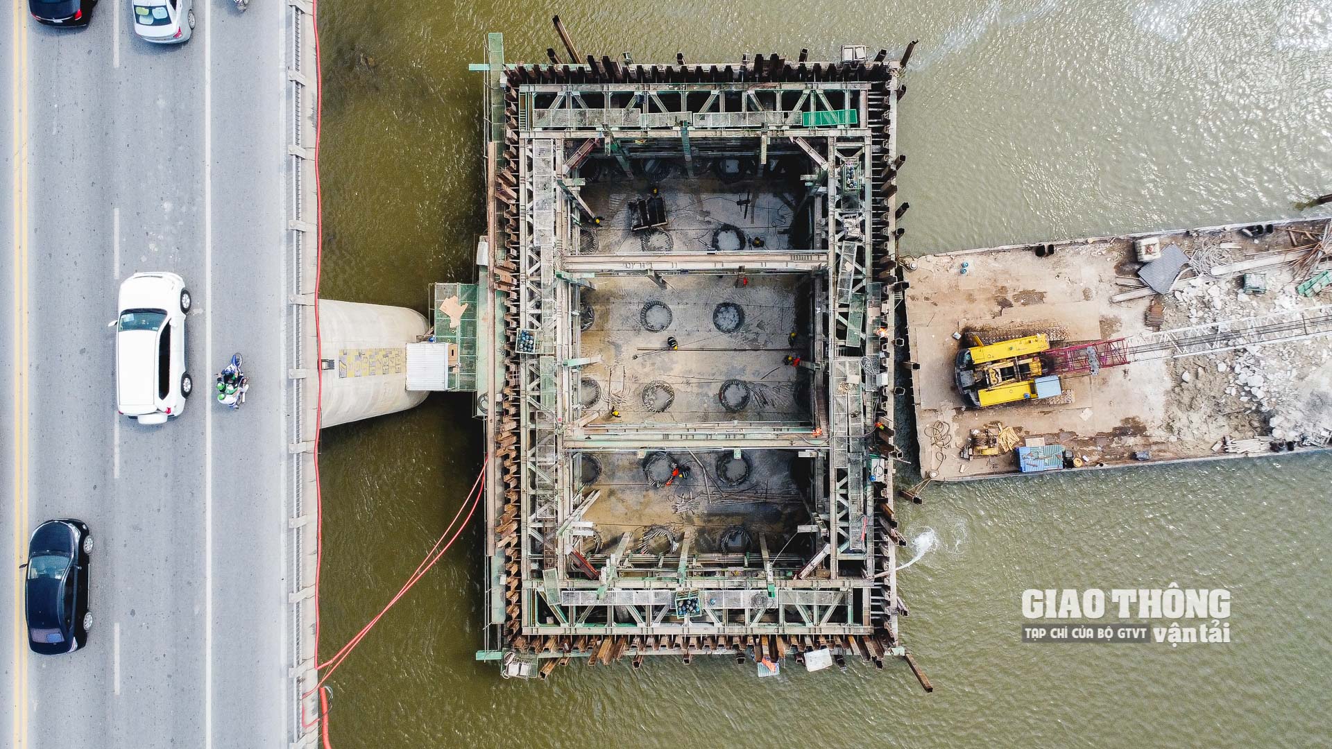 Theo ông Bùi Huy Thái, để hoàn thành thi công gói thầu XL1 sẽ cần tới hơn 90.000 m3 bê tông, trên 12.000 tấn thép