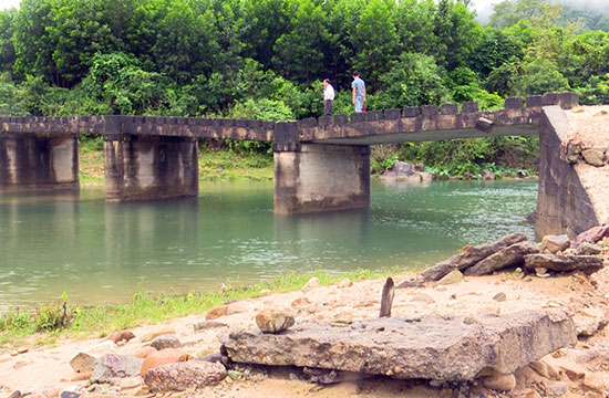 Cầu Nước Oa hiện hữu đang xuống cấp nghiêm trọng