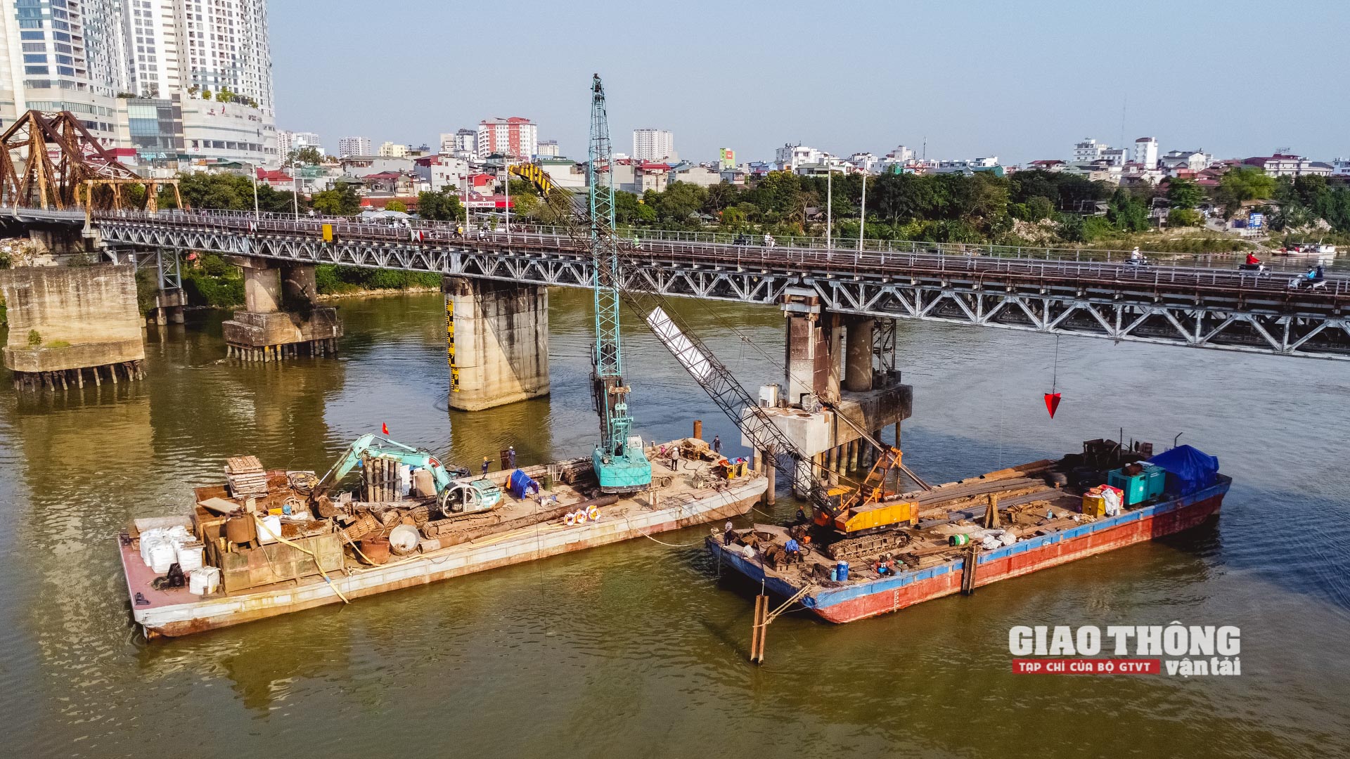 Các hạng mục chính gồm: Khôi phục trụ chống va xô tại vị trí trụ cũ bằng kết cấu trụ bê tông cốt thép trên nền móng cọc khoan nhồi D1.5m; Phá dỡ kết cấu trụ chống va xô đổ sập để thanh thải lòng sông và thông luồng đường thủy; Gia cố trụ phụ T16A phía thượng lưu bằng kết cấu bê tông cốt thép trên 2 cọc khoan nhồi đường kính D1.0m.