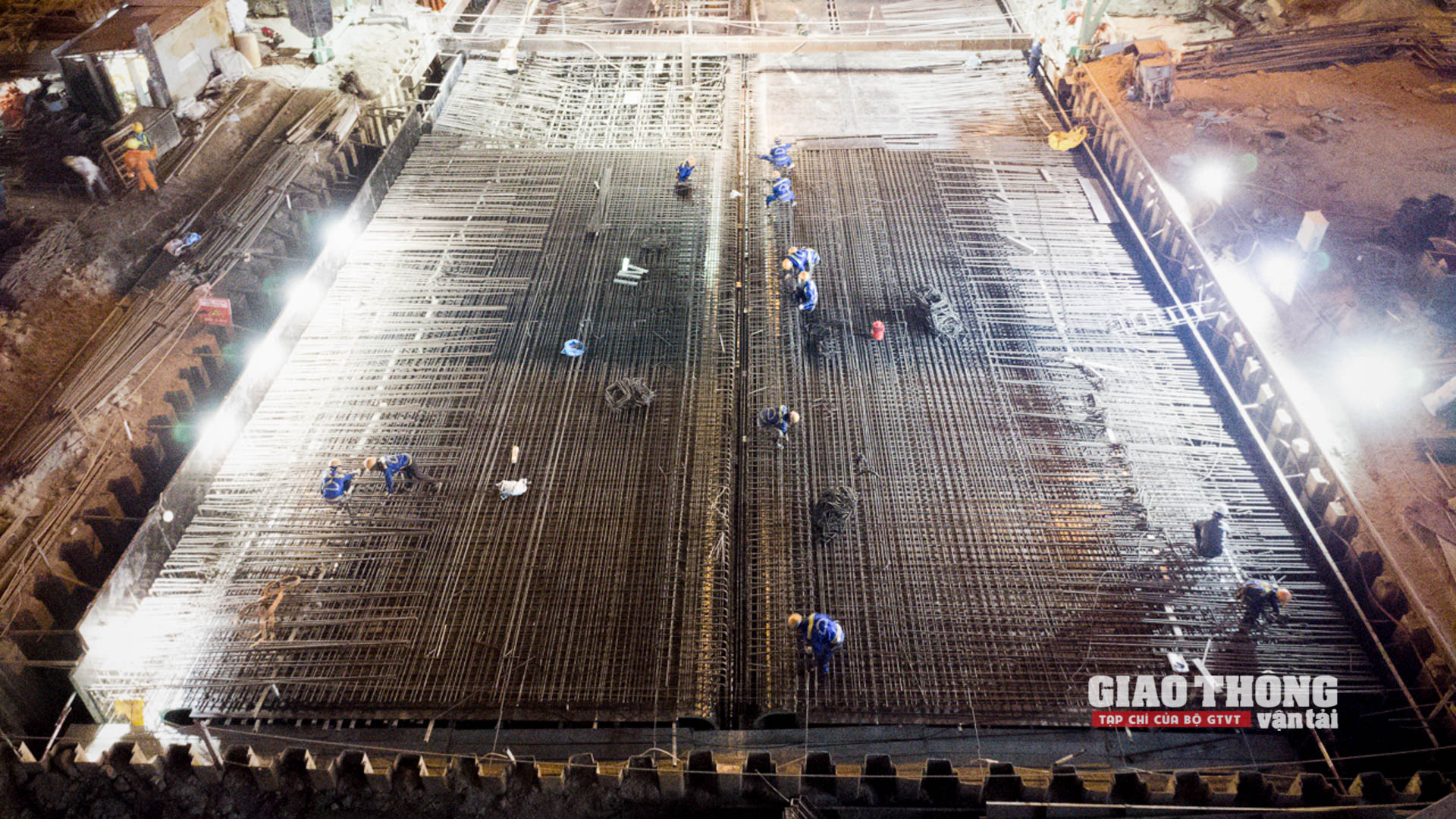 Trao đổi với phóng viên Tạp chí Giao thông vận tải, ông Hồ Đức Phúc - Giám đốc điều hành liên danh nhà thầu phụ trách gói thầu số 8 cho biết, từ tháng 10/2021, dự án chuyển sang giai đoạn 2, sản lượng do Cienco4 đảm nhận đã đạt hơn 60%.