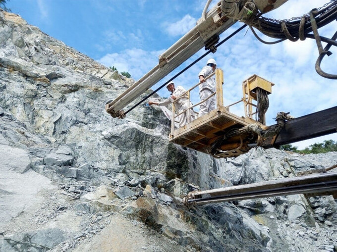 Thi công cao tốc Bắc - Nam đoạn Cam Lâm - Vĩnh Hảo