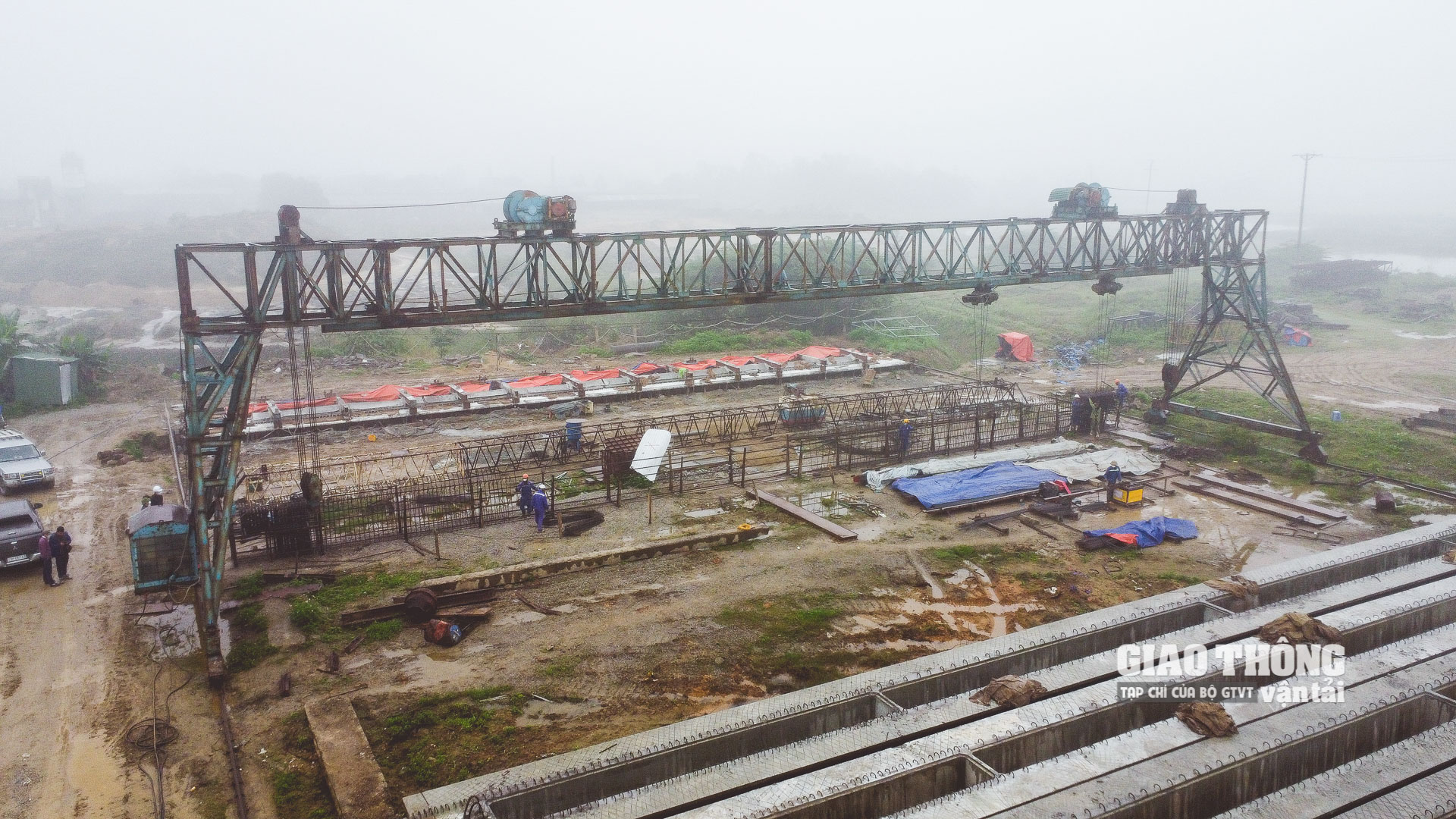 Công trường thi công hạng mục đúc dầm cao tốc Diễn Châu - Bãi Vọt