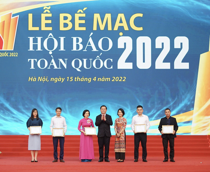 Ban tổ chức Hội báo đã trao các giải thưởng Bìa báo Tết ấn tượng, Giao diện báo điện tử ấn tượng, Chương trình phát thanh ấn tượng, Chương truyền hình ấn tượng dịp Tết Nguyên đán Nhâm Dần 2022, Ấn tượng Hội báo toàn quốc năm 2022.