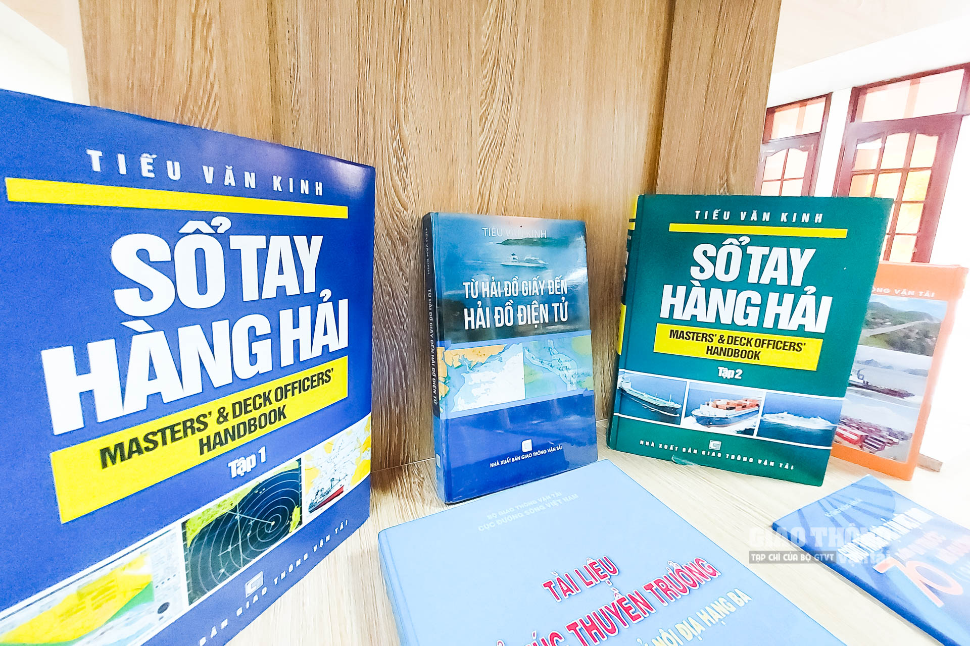 Thứ trưởng Nguyễn Ngọc Đông cũng yêu cầu các cơ quan, đơn vị xây dựng các tủ sách, thư viện trong cơ quan; quyên góp sách, trang thiết bị đọc sách tặng trẻ em nghèo, hỗ trợ các thư viện vùng sâu, vùng xa, biên giới, hải đảo và các đối tượng bảo trợ xã hội;…