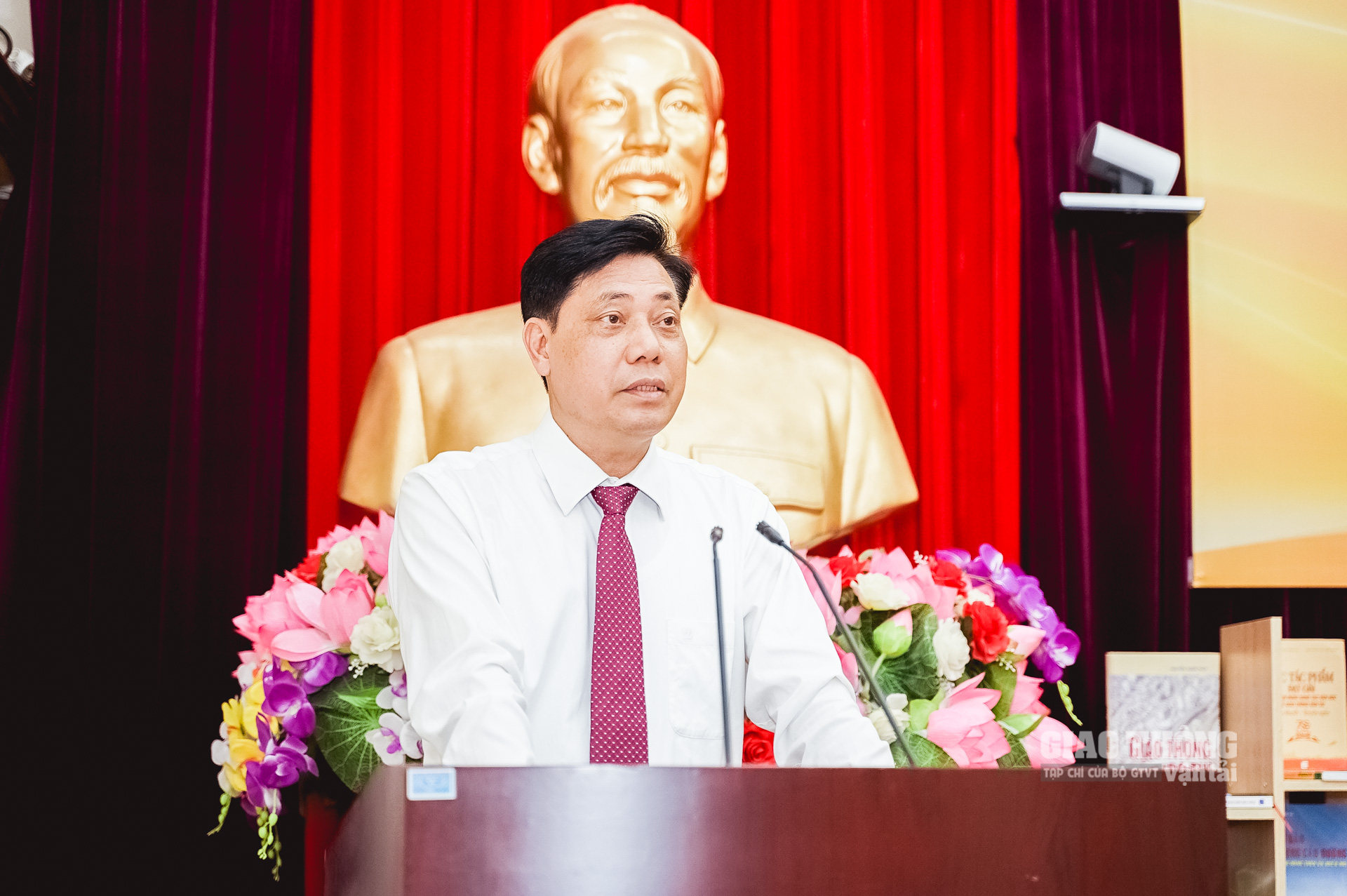 Phát biểu tại buổi lễ, Thứ trưởng Bộ GTVT Nguyễn Ngọc Đông cho biết, trong những năm qua, dù còn nhiều khó khăn, cũng như đặc thù nghề nghiệp của ngành, song, Ban cán sự Đảng, lãnh đạo Bộ GTVT vẫn dành sự quan tâm, tổ chức các sinh hoạt văn hóa, văn nghệ, từng bước làm phong phú đời sống văn hóa, tinh thần cho các cán bộ, công chức, viên chức, người lao động trong ngành GTVT.