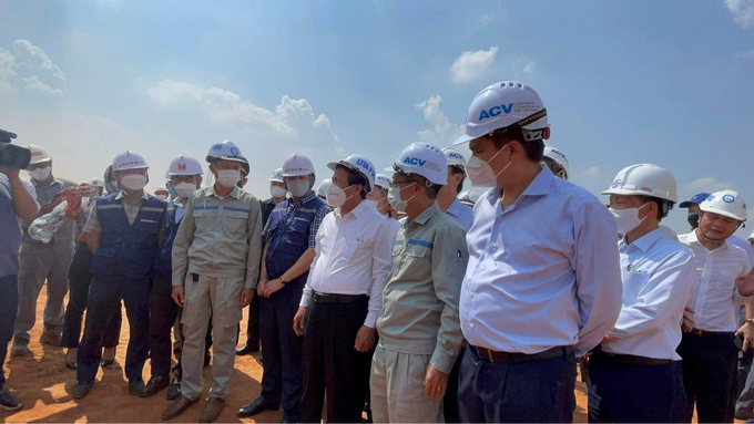 Đoàn công tác của Phó Thủ tướng tại khu vực thi công dự án